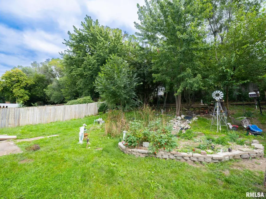 304 Parkway Lane, Pekin, IL 61554 - #2