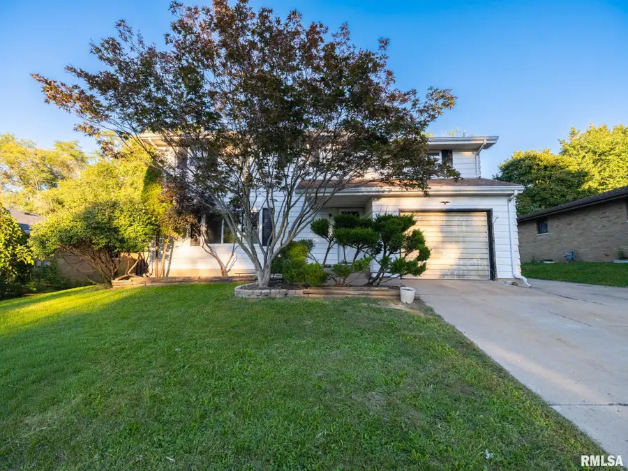 304 Parkway Lane, Pekin, IL 61554 - #3