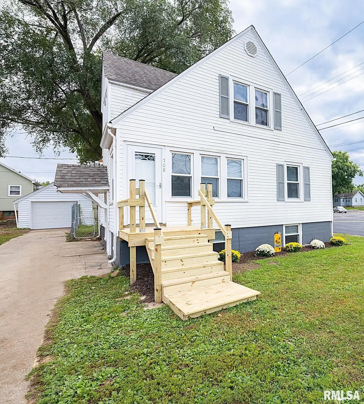 708 Derby Street, Pekin, IL 61554 - #1