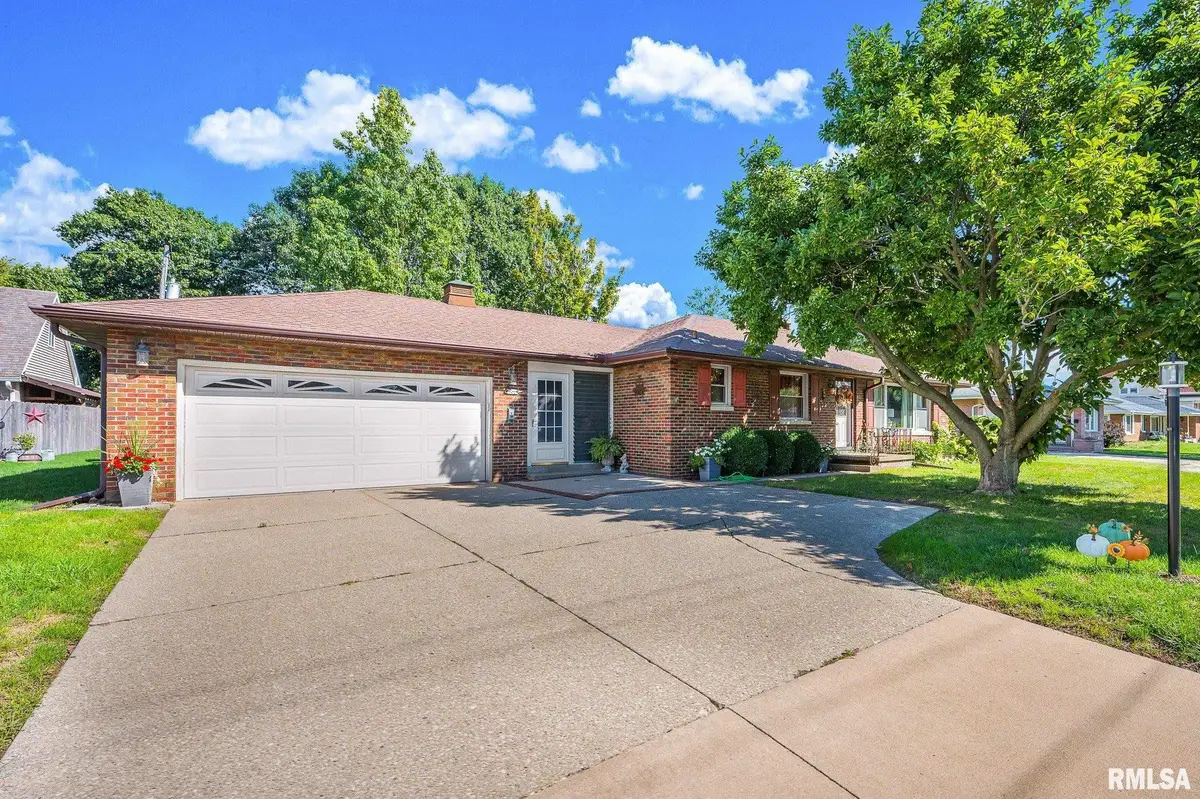 905 W Northmoor Road, Peoria, IL 61614 - #1