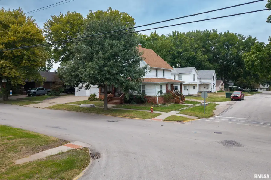 230 E Pierce Street, Macomb, IL 61455 - #2