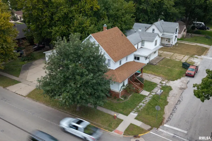 230 E Pierce Street, Macomb, IL 61455 - #3
