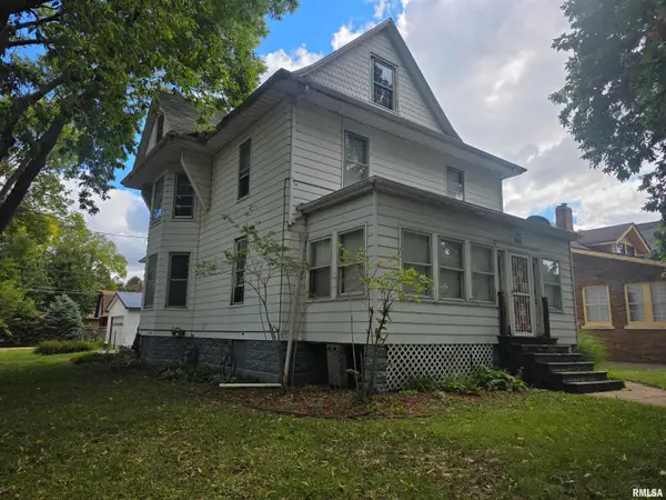 700 S 8th Street, Pekin, IL 61554