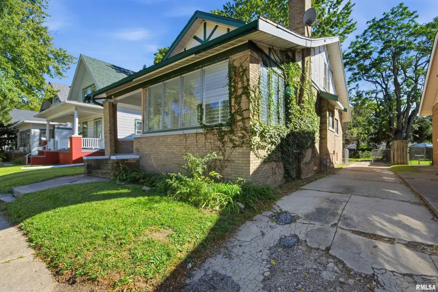 1816 W Sherman Avenue, Peoria, IL 61606 - #2