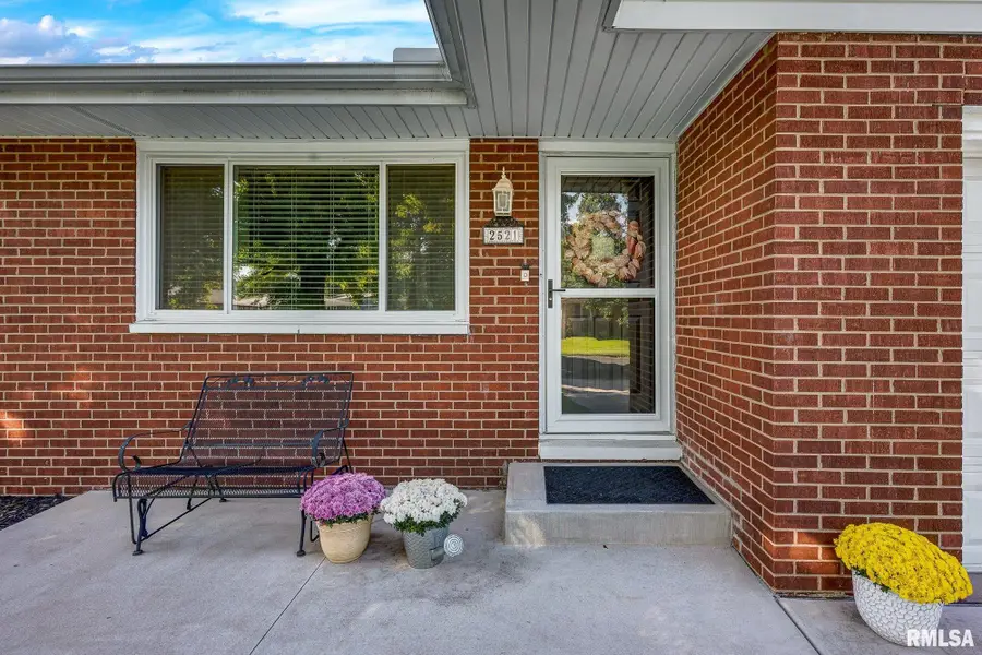 2521 S Daycor Divide, Peoria, IL 61607 - #2