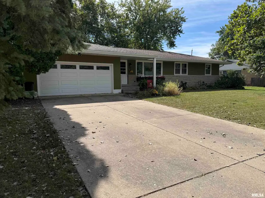 606 W Timber Ridge Drive, Peoria, IL 61615 - #2