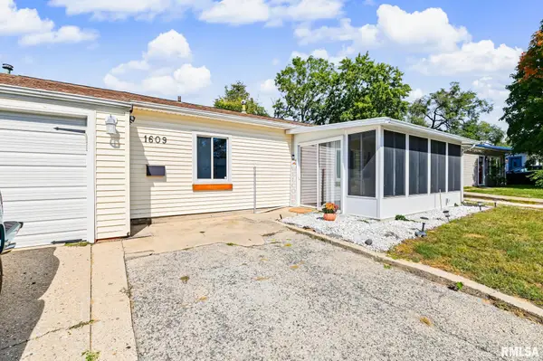 1609 Saratoga Street, Pekin, IL 61554-0000