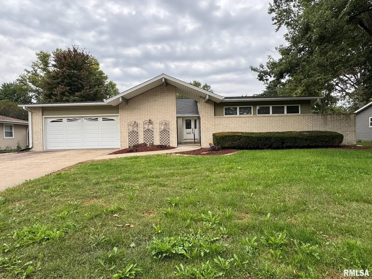 406 Stout Drive, Mackinaw, IL 61755 - #1
