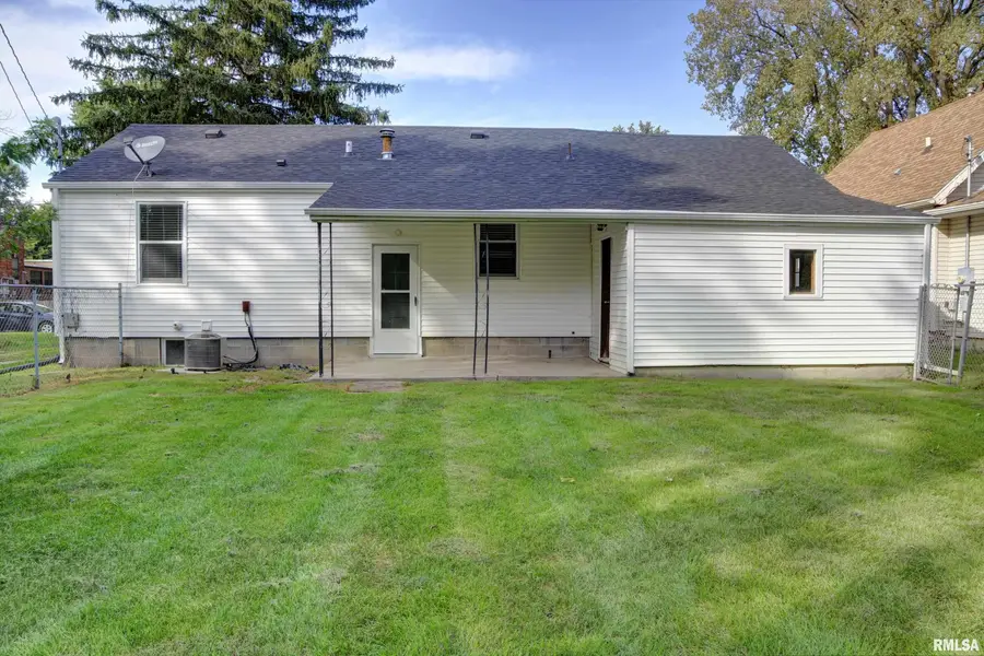 415 W Piper Street, Macomb, IL 61455 - #3