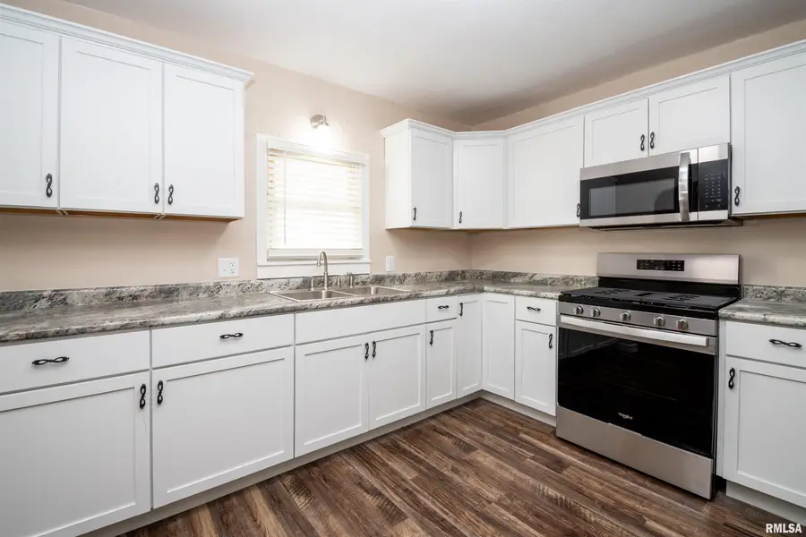 1533 Bacon Street, Pekin, IL 61554 - #2