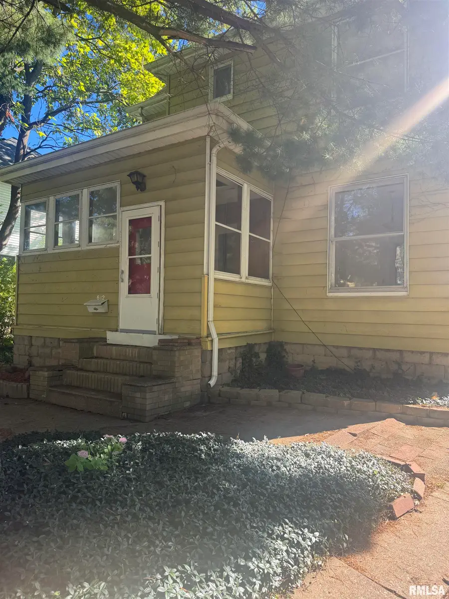 612 Hillyer Street, Pekin, IL 61554 - #2