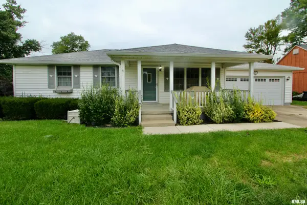 207 Crestlawn Drive, Washington, IL 61571