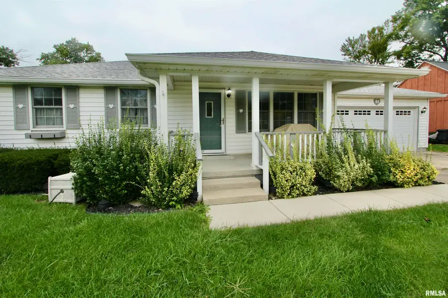 207 Crestlawn Drive, Washington, IL 61571 - #2