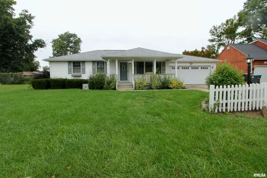 207 Crestlawn Drive, Washington, IL 61571 - #3