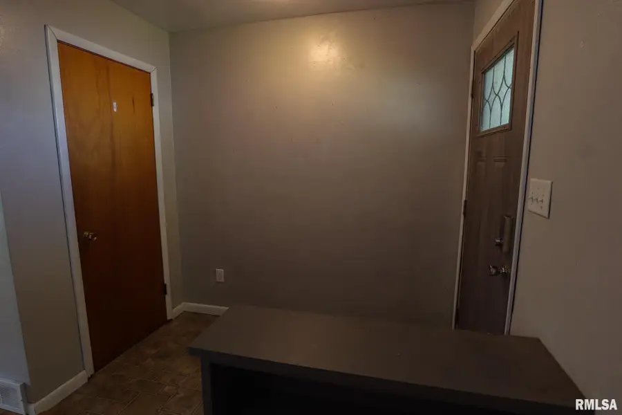 810 S Spruce Street, Delavan, IL 61734 - #3