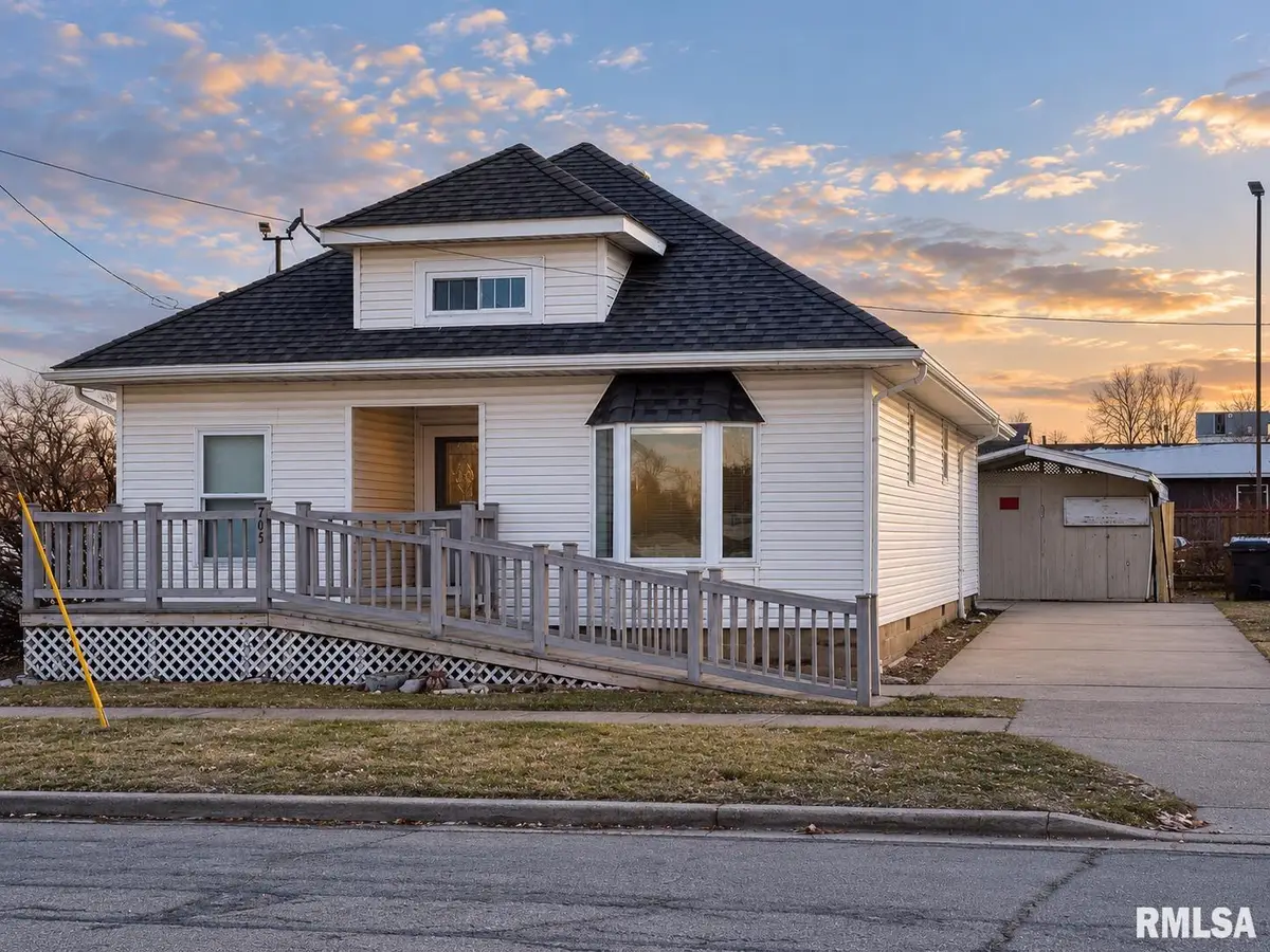 705 W College Street, Marion, IL 62959 - #1