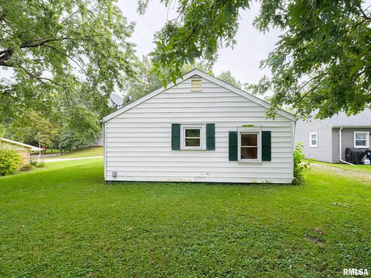 670 N 9th Avenue, Canton, IL 61415 - #1