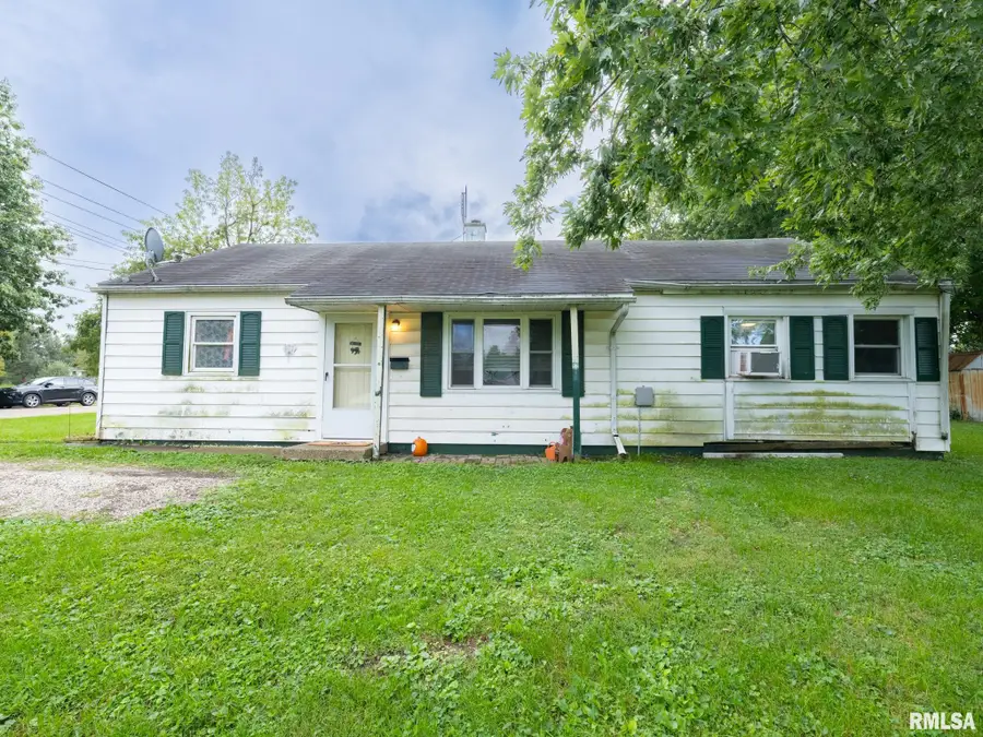 670 N 9th Avenue, Canton, IL 61415 - #2