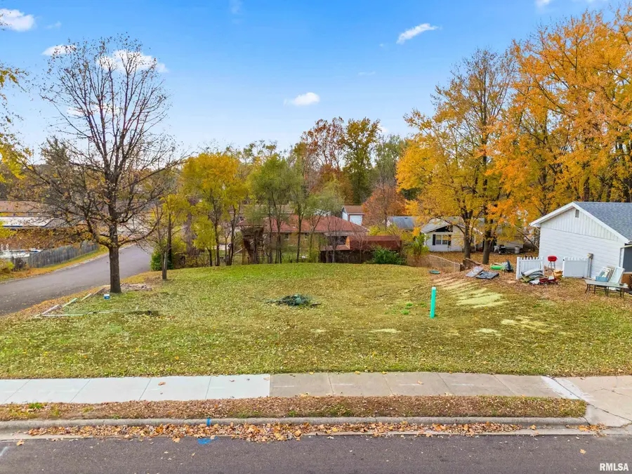 301 Parkway Lane, Pekin, IL 61554 - #3