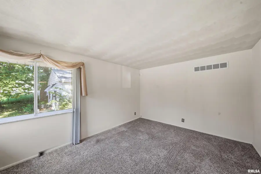 1404 S Westmoreland Avenue, Peoria, IL 61605 - #3