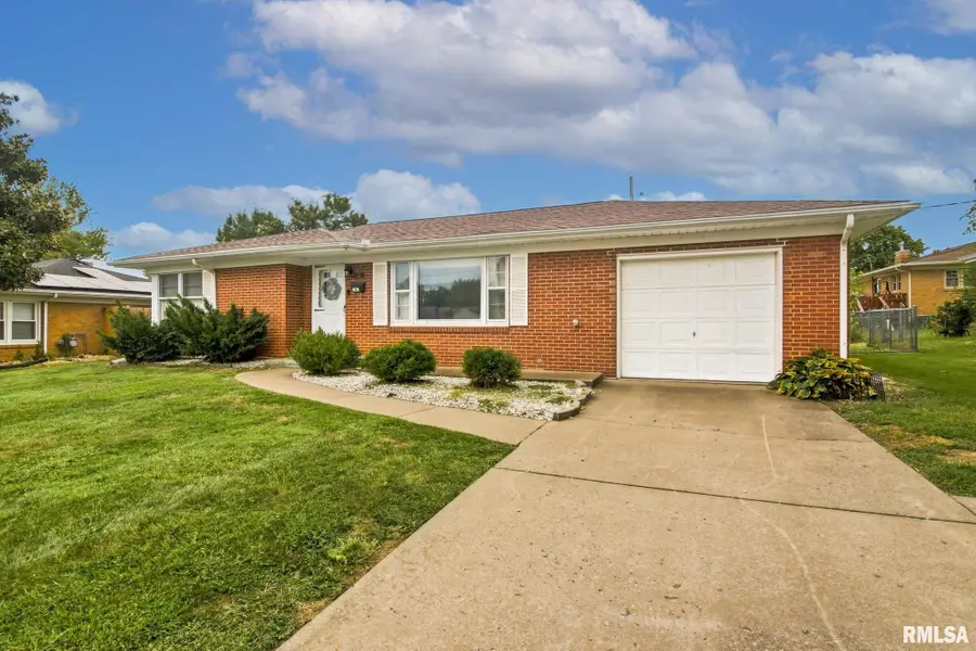 1703 W Hendrickson Street, Marion, IL 62959 - #2