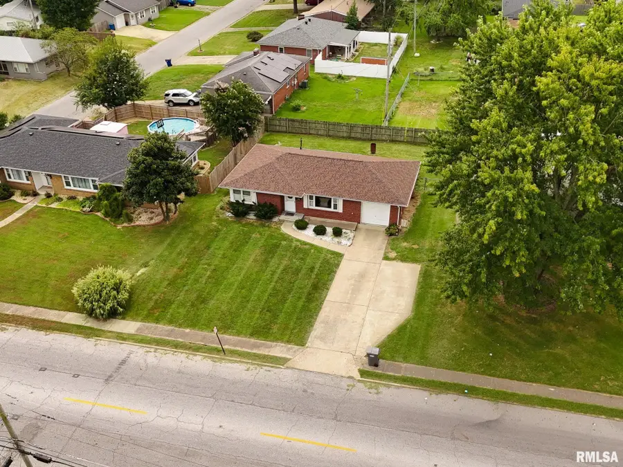 1703 W Hendrickson Street, Marion, IL 62959 - #3