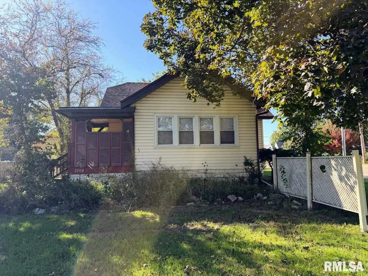 2208 W Forrest Hill Avenue, Peoria, IL 61604 - #1