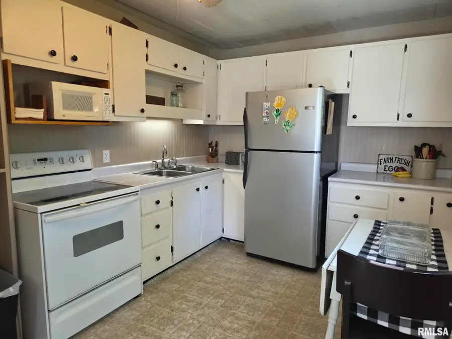211 Tyler Street, Washington, IL 61571 - #3