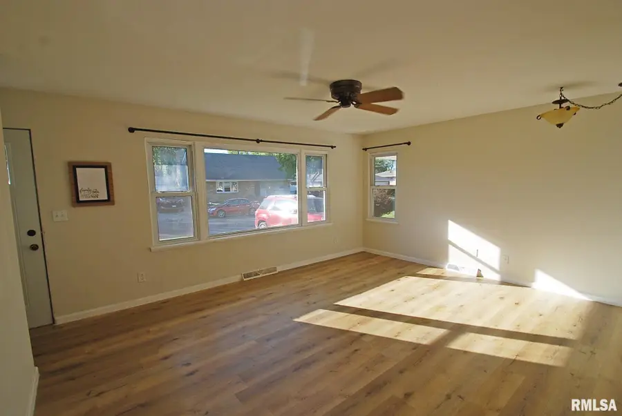 1512 S 7th Street, Pekin, IL 61554 - #2