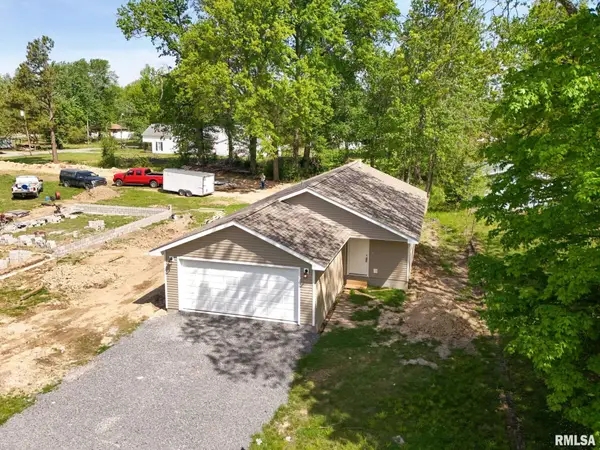 817 W Stotlar Street, Herrin, IL 62948