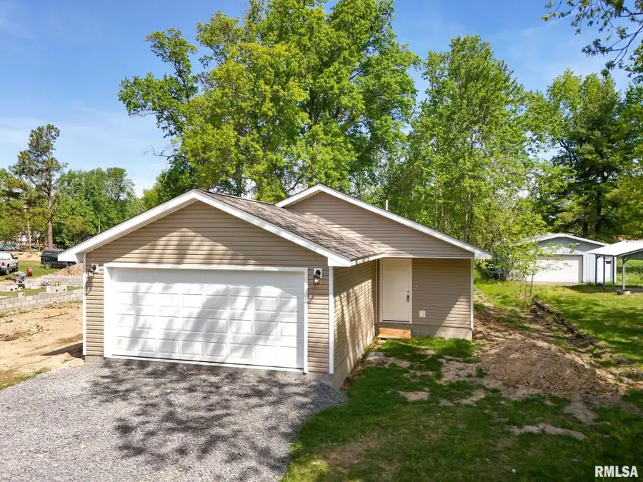 817 W Stotlar Street, Herrin, IL 62948 - #2