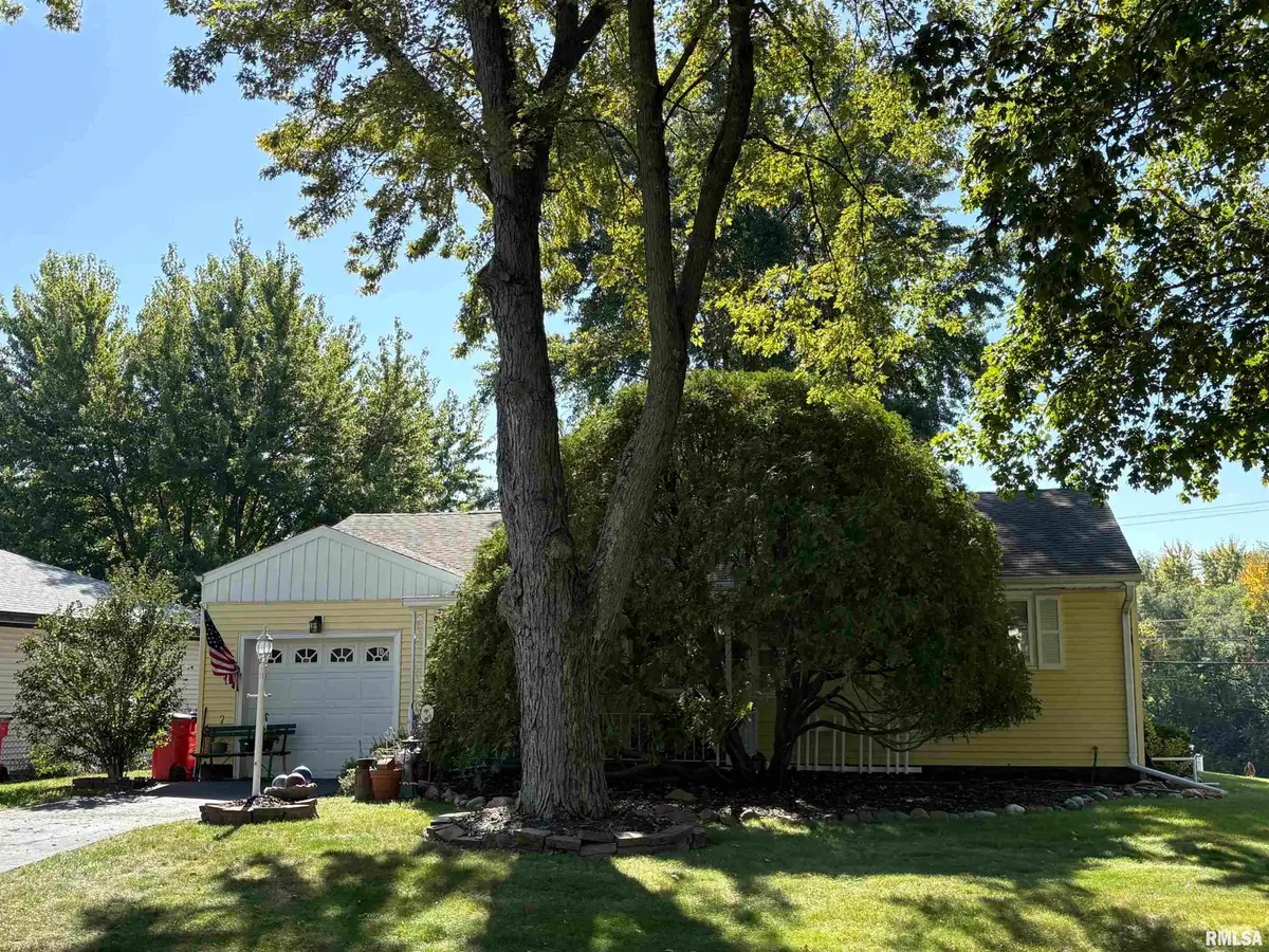 916 E Highland Place, Peoria Heights, IL 61616 - #1