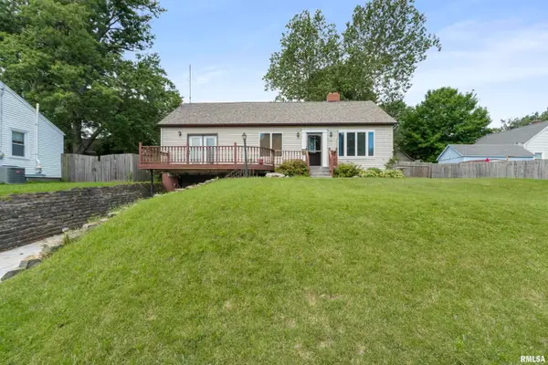 100 Brief Street, Washington, IL 61571