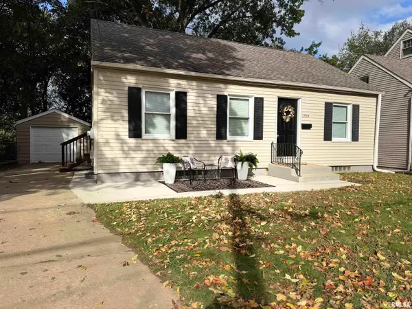 1709 W Gilbert Avenue, Peoria, IL 61604