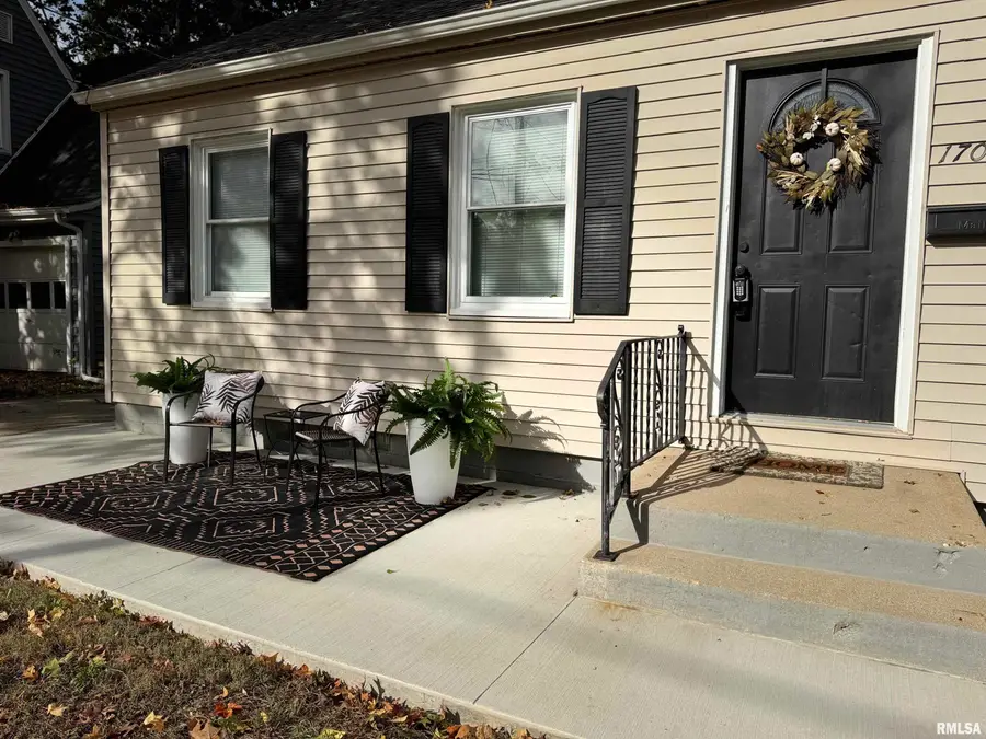 1709 W Gilbert Avenue, Peoria, IL 61604 - #3