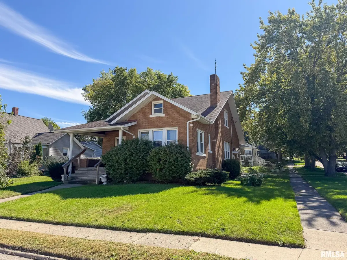 302 Center Street, Eureka, IL 61530 - #1