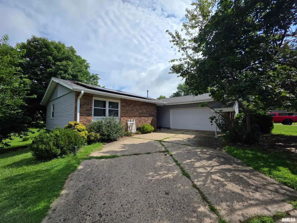 2122 Highwood Avenue, Pekin, IL 61554 - #1
