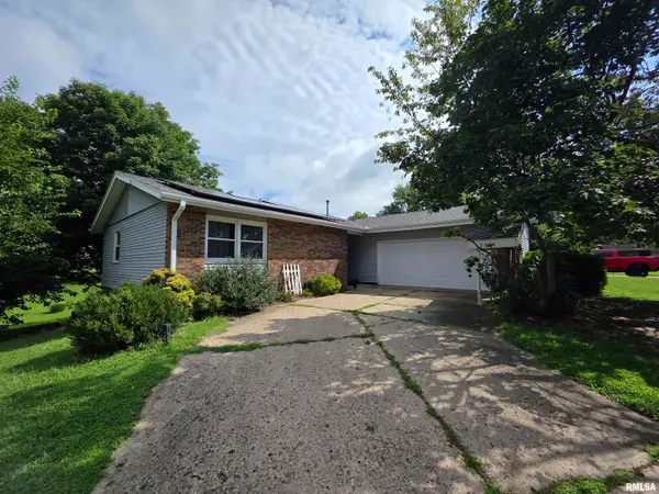 2122 Highwood Avenue, Pekin, IL 61554