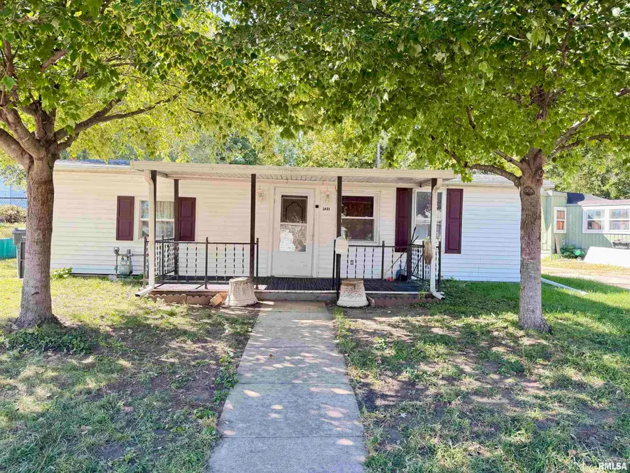 1421 S 13th Street, Pekin, IL 61554 - #2