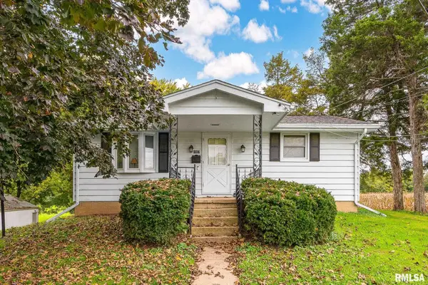 1007 Spring Bay Road, East Peoria, IL 61611