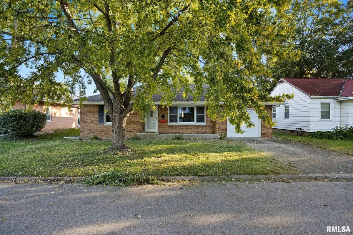 813 E Elm Street, Bloomington, IL 61701 - #1
