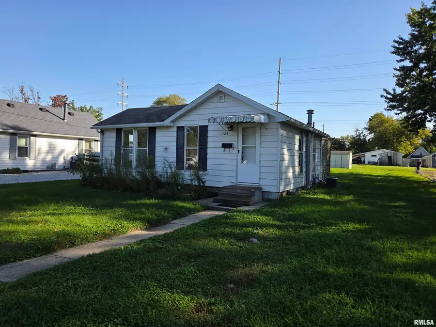 1025 E Oak Street, Macomb, IL 61455 - #2