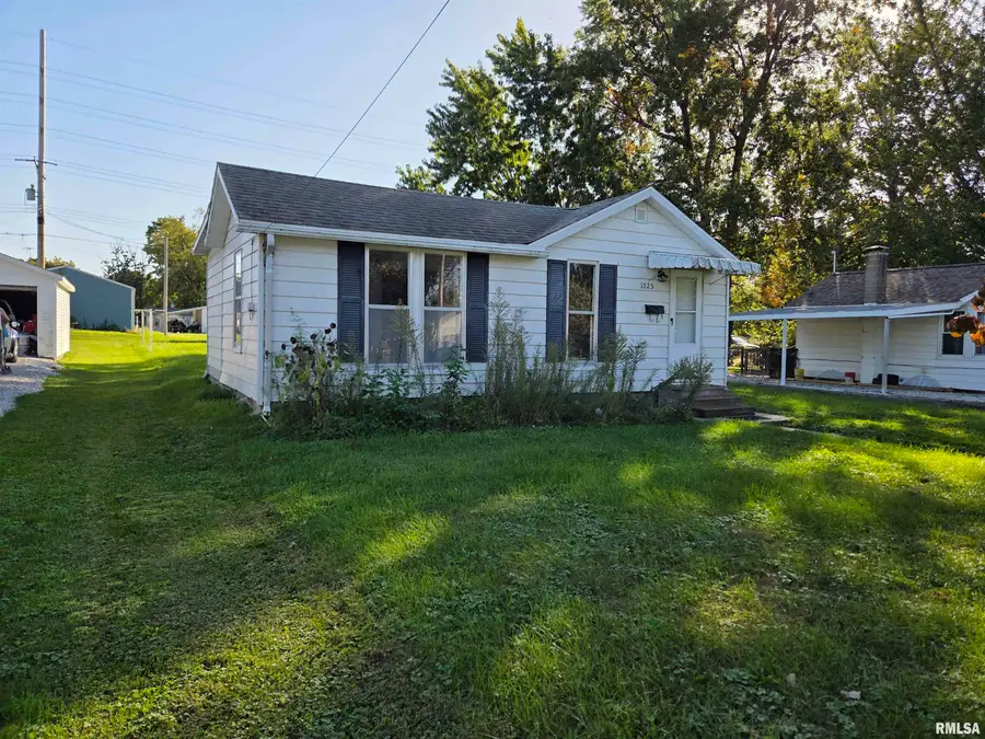 1025 E Oak Street, Macomb, IL 61455 - #3