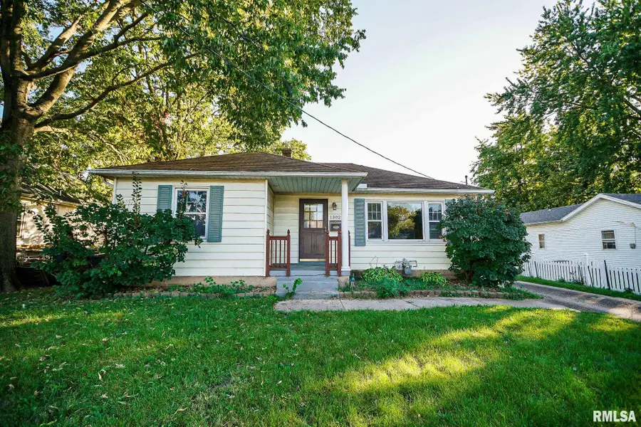 1302 Willow Street, Pekin, IL 61554 - #2