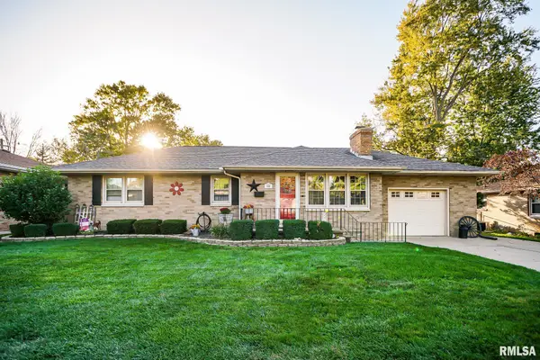 1111 S 8th Street, Pekin, IL 61554