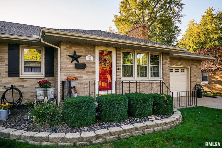 1111 S 8th Street, Pekin, IL 61554 - #2
