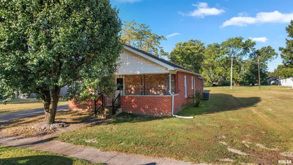111 N 1st Street, Elkville, IL 62932-9998