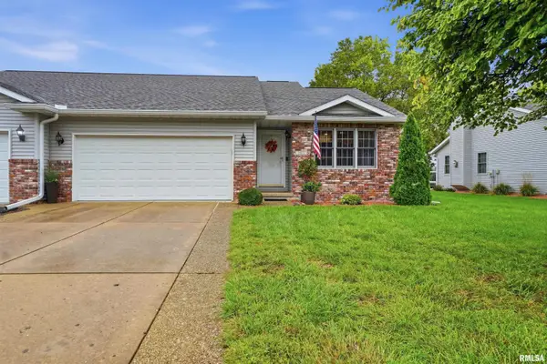 2411 Lakeshore Drive #5, Pekin, IL 61554