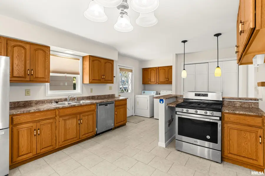 701 Bess Street, Washington, IL 61571 - #2