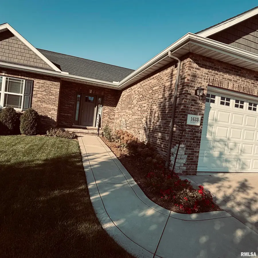 1633 Mackenzie Street, Washington, IL 61571 - #2